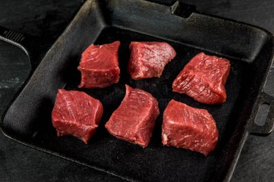 Свинина ошеек на шашлык 1 кг - купить в Окуловском